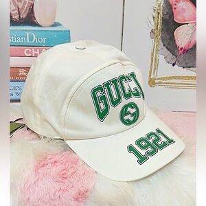Gucci Ivory Hat (NWT) with Green Emblem
